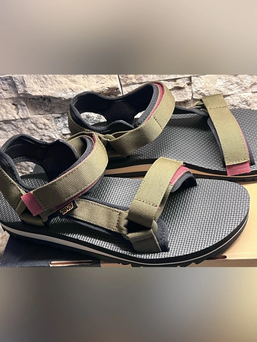 New! Men's size 11- TEVA- Universal Trail Sandals in a dark olive green- adjusta
